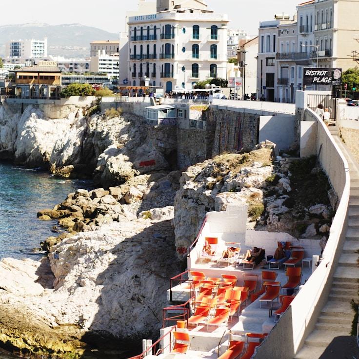 Family terraces and cafés for calm evenings in Lisbon
